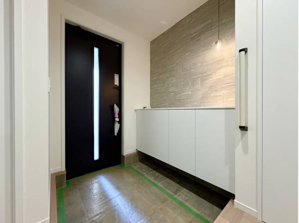 玄関ホールはゆとりのある空間