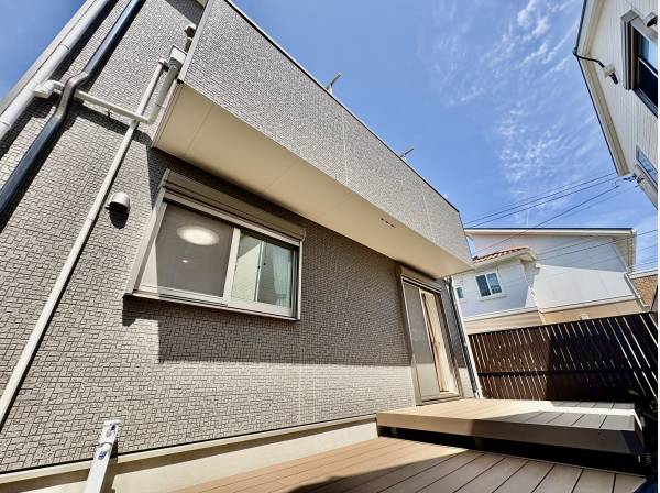 駐車場も広く、裏庭も広く！