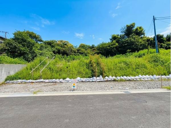 緑に囲まれた立地でございます