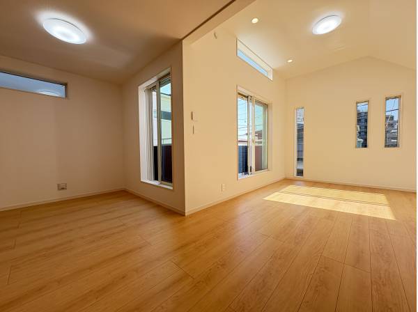 約20帖の広々としたリビング