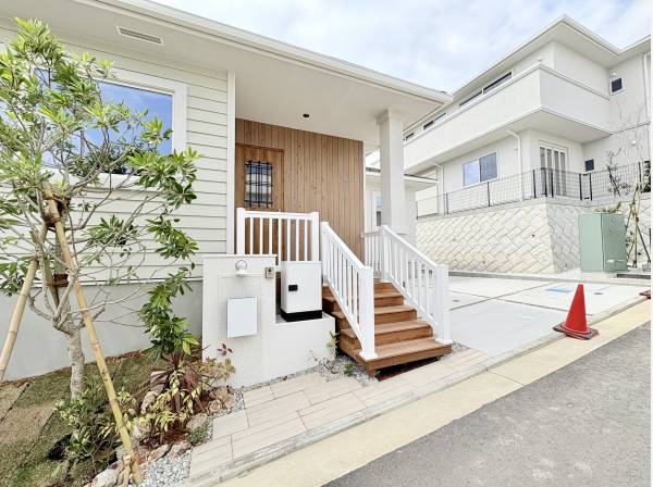 お洒落な入り口、帰宅が愉しみに。