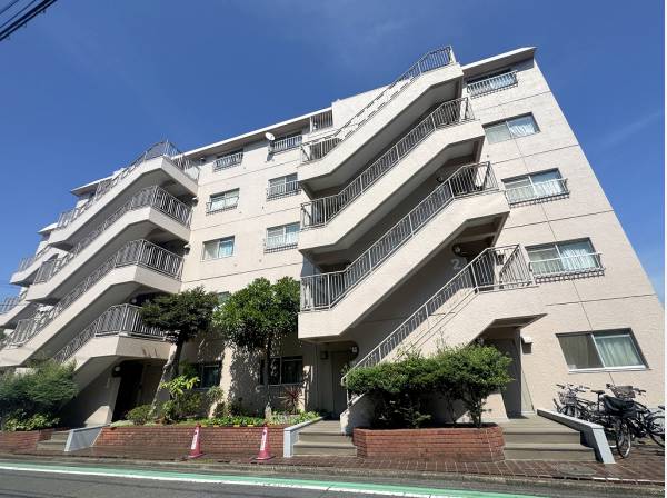 駅近の立地ですがマンション付近は静かな環境です
