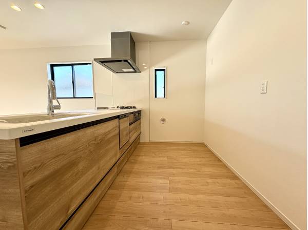 明るさが広がる心地よい動線のキッチンエリア