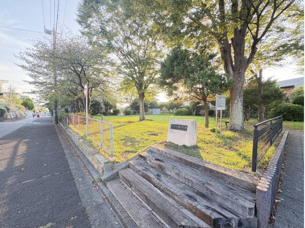 七里ガ浜東4丁目公園まで徒歩1分（約40ｍ）