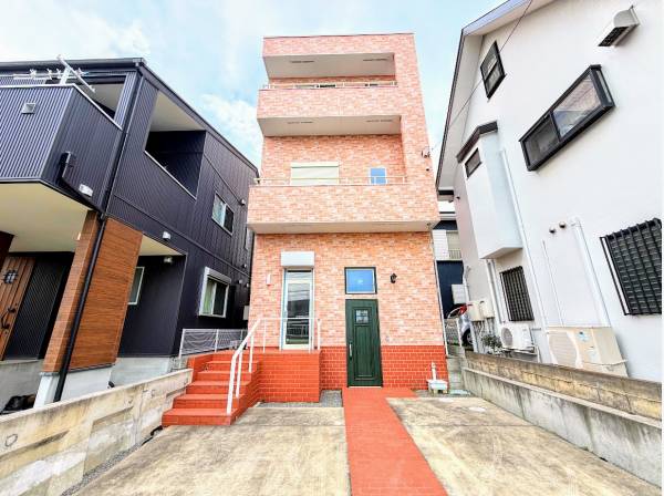 3階建てのホームエレベーター付きの物件になります