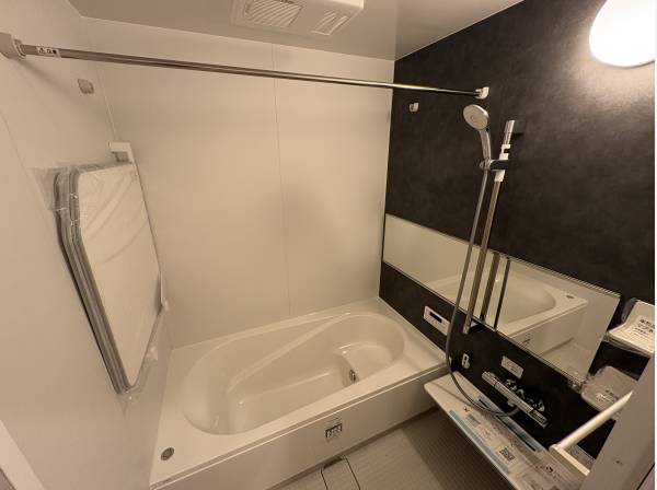 お風呂には浴室乾燥機が付いております。