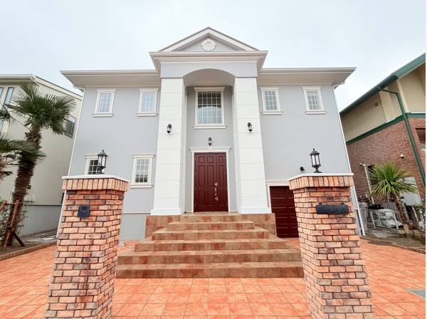 シンメトリーが美しいリゾート邸宅