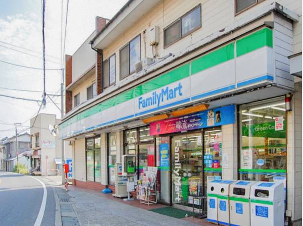 ファミリーマート油屋秋谷店まで徒歩1分（約60ｍ）