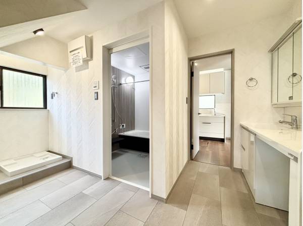 大変広々としたサニタリスペース