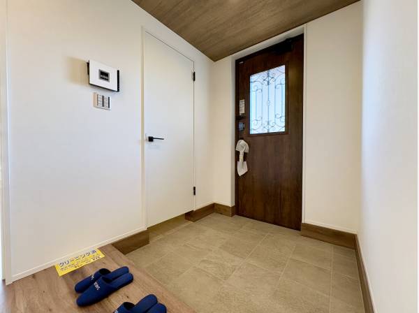 広々とした玄関ホール