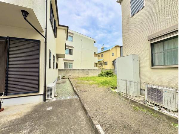周辺は平坦地のため、通勤通学にも向いている立地です。