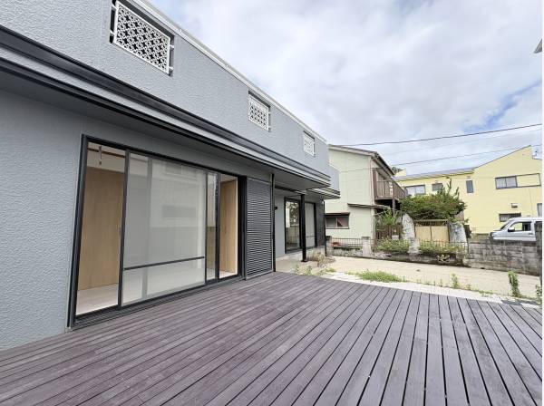 ウッドデッキでBBQも楽しめそうです