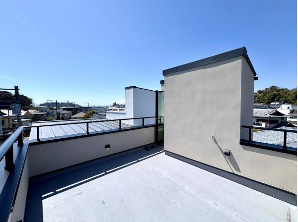大型のルーフテラス