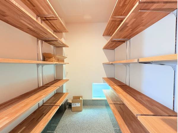 玄関右手には収納力のあるSIC