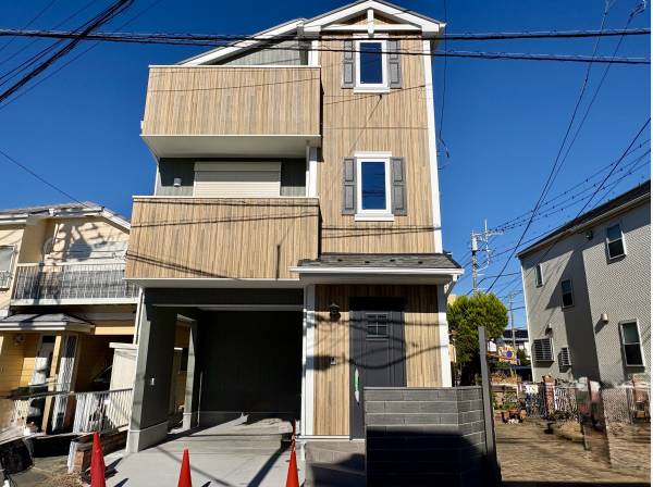 茅ヶ崎駅徒歩13分、ビルトインガレージを完備です。