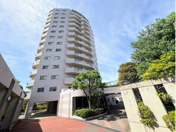 全14階建てのマンション外観