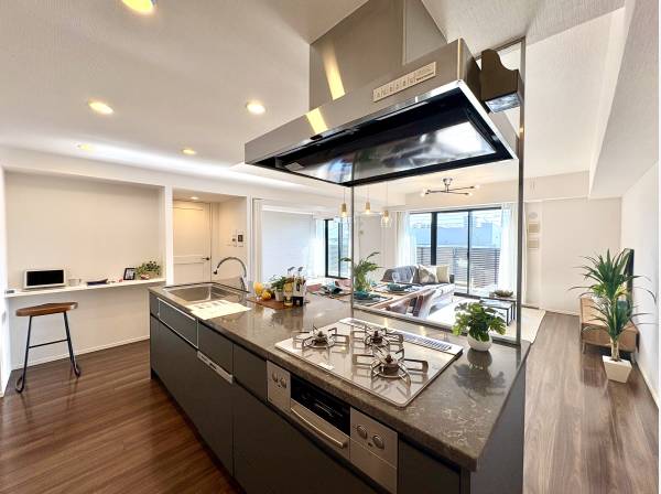 ゆったりとしたキッチンスペースはオープンタイプ