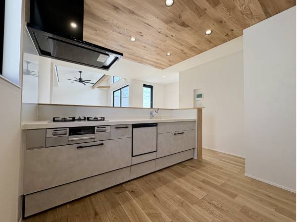 対面式のシステムキッチン