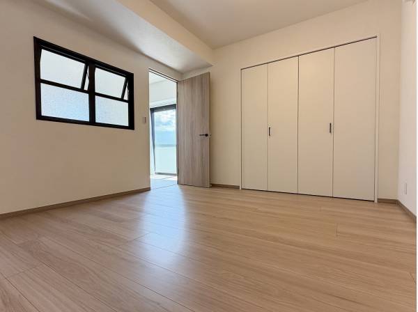 リビングと繋がる洋室はリモートワーク部屋にもおすすめ