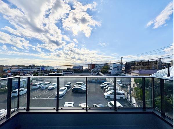 3階バルコニー！広い空！海も見えます☆