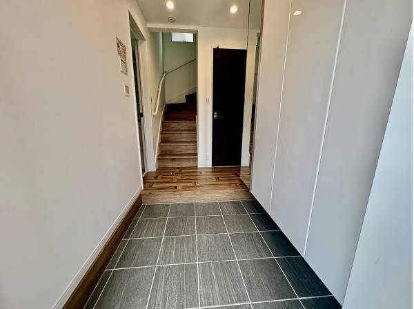 玄関は広くて収納スペースもタップリありますよ！