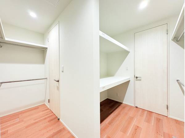 ５．５帖のファミリークロークは廊下と主寝室より回遊可能！