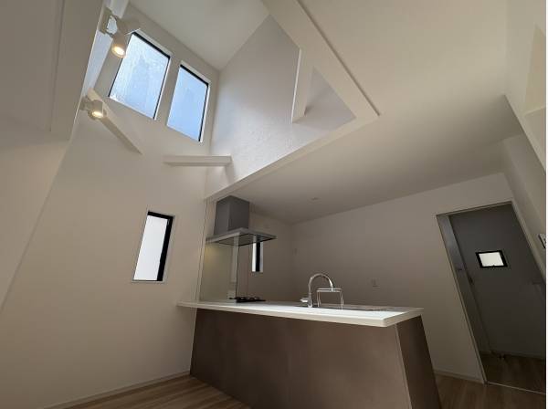 吹き抜けも有って開放的です。