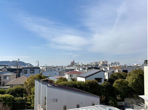 江ノ島と富士山を眺めます。