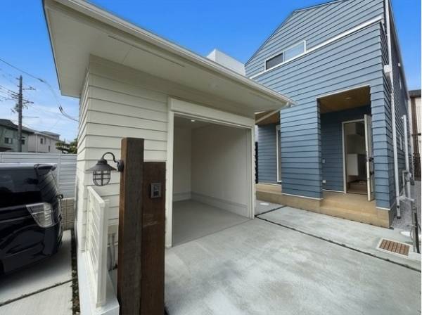 カースペースはゆとりの2台分、バイクガレージもございます！