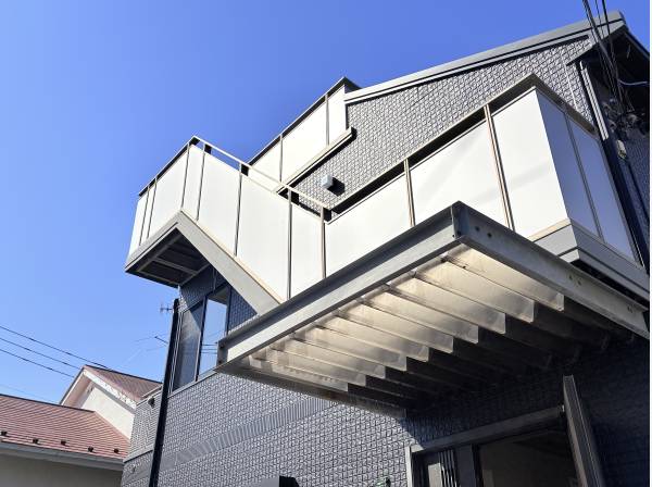 ルーフバルコニーのある家です！