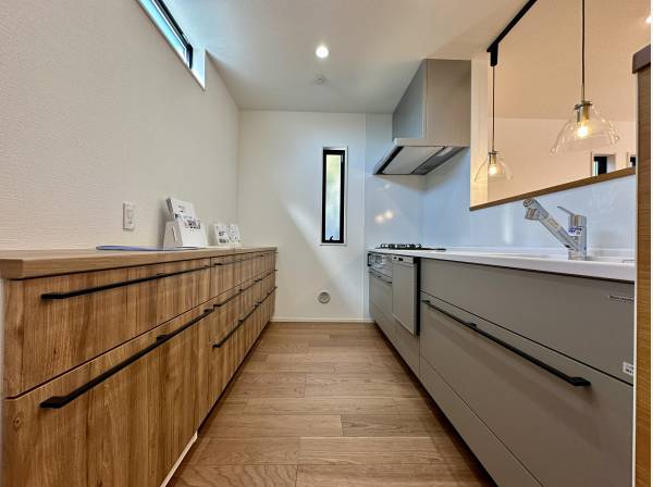 大容量のカップボードにはダストボックス付き