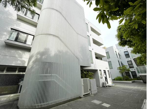 個性的なマンション外観です♪