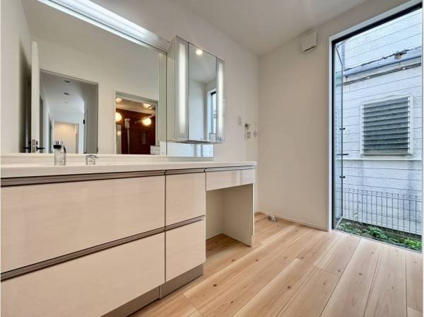 一日の始まりを気持ちよく。スペースはワイドに取られています。