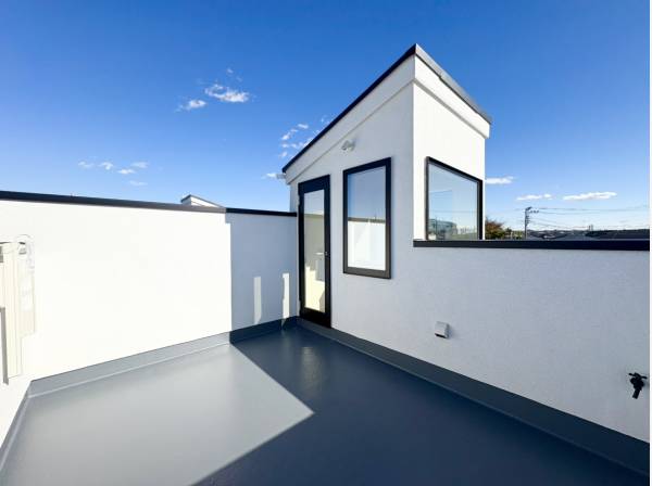 開放感のある自慢のルーフバルコニーは約6.1帖の広さ