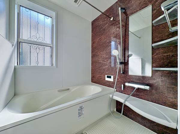 くつろぎの空間でゆったりバスタイムをお楽しみください