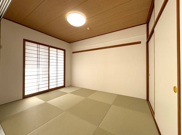 リビングに隣接する和室スペース