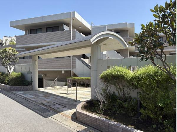 海まで徒歩3分（約180ｍ）の立地です