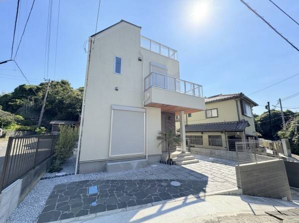 白を基調にした外観