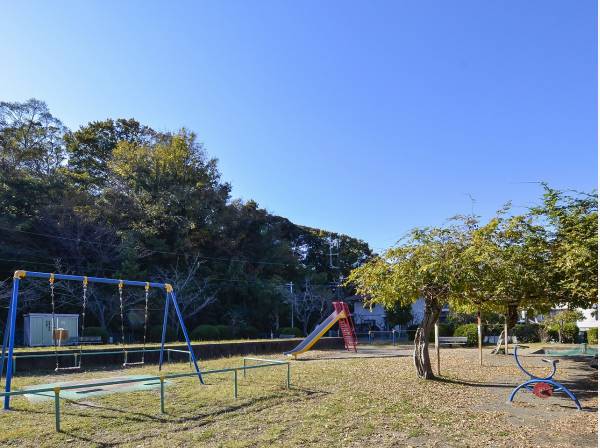腰越山王下公園まで徒歩5分（約350m）