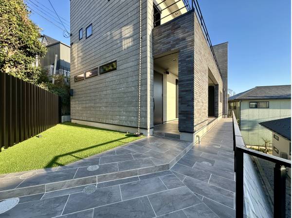 重厚感溢れる外観