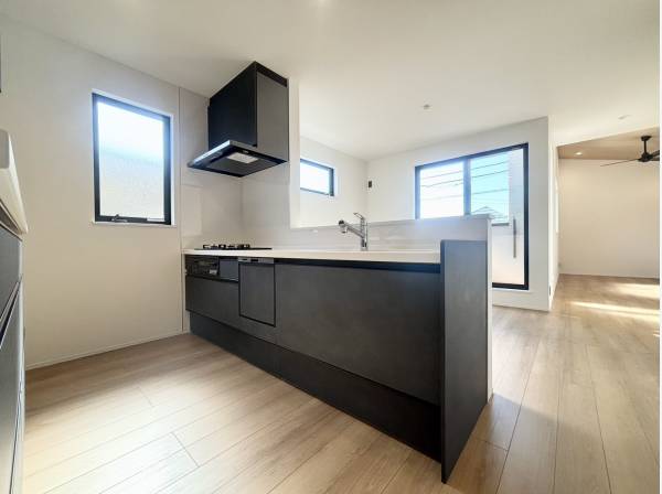 作業スペースも広々としております