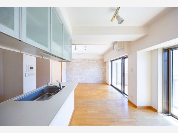 リビング・ダイニングには床暖房完備