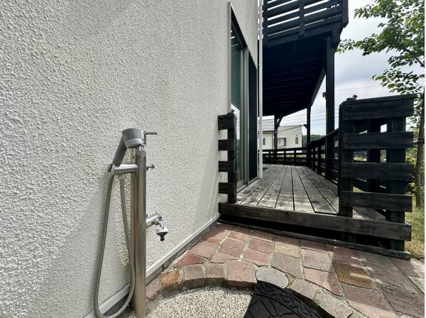 外シャワーも完備