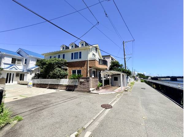 リバーサイドで前面道路も広い現地
