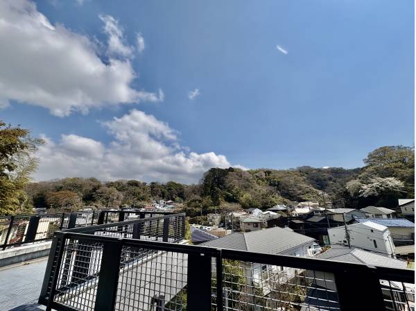 バルコニーでカフェをやってもいいかも！