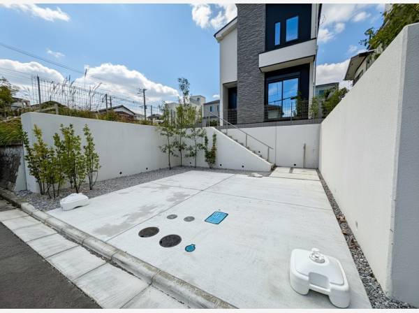 カースペースは並列にて2台お停めできます