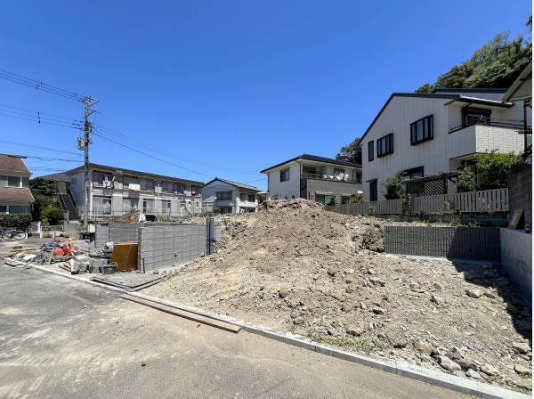 車通りの少ない接道に面しており穏やかな環境です