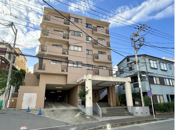 海へと繋がる浜竹通り沿いのマンション【オーベル湘南茅ヶ崎】