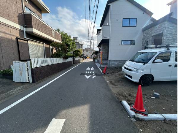 前面道路は約4.1m御座います！
