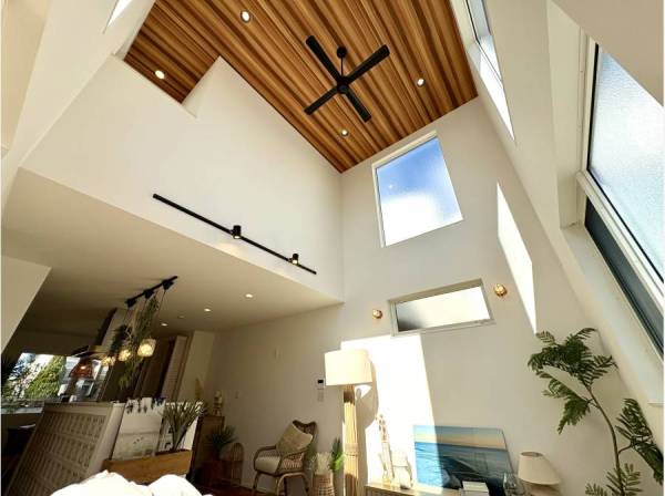 家族がどこにいても繋がる。光あふれる開放的な吹き抜け。